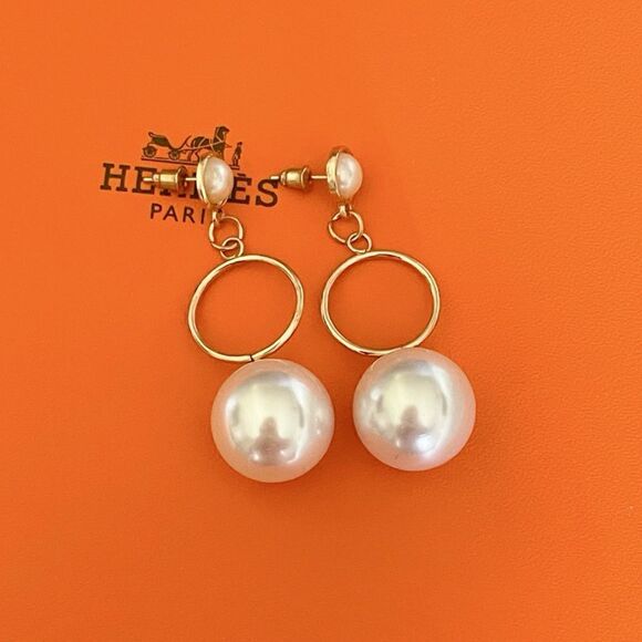 White Drop Pearl Luxury Earrings - Picture 1 of 3
